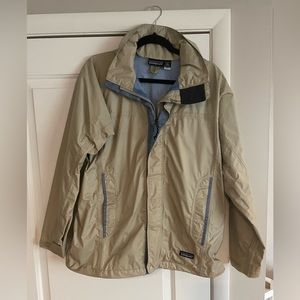 Women’s size medium Patagonia Rain coat. Excellent used condition